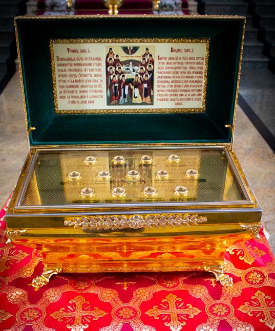 Ковчег с мощами преподобных старцев Оптинских