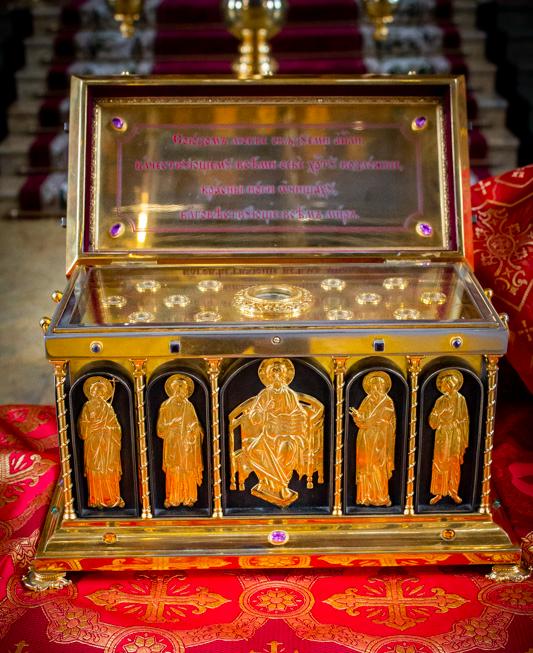 Ковчег с мощами 12 апостолов