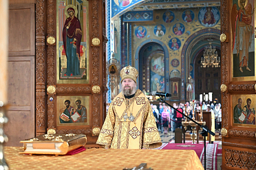 Глава Воронежской митрополии совершил воскресное богослужение  
