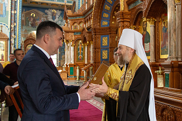 Правящий Архиерей возглавил служение молебна у мощей святителя Митрофана