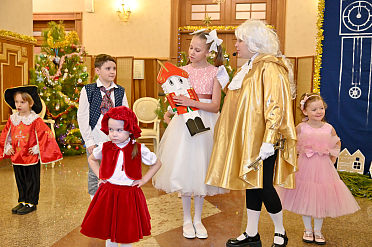 В Благовещенском кафедральном соборе г. Воронежа учащимися воскресной школы был показан рождественский спектакль «Щелкунчик»