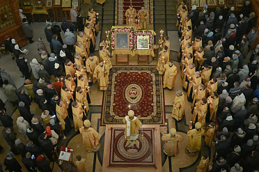 Митрополит Воронежский и Лискинский Леонтий возглавил служение всенощного бдения с акафистом у мощей святителя Митрофана, первого епископа Воронежского