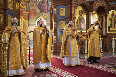 В Благовещенском кафедральном соборе было совершена Божественная литургия в честь апостола Иоанна Богослова