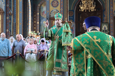 В праздник Святой Троицы Правящий Архиерей возглавил служение Божественной литургии и великой вечерни праздника Пятидесятницы