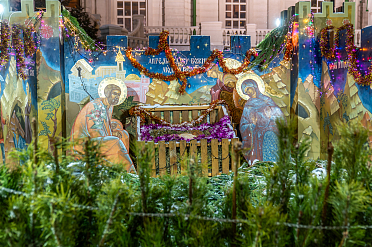 Митрополит Воронежский и Лискинский Леонтий возглавил ночное Рождественское богослужение в Благовещенском кафедральном соборе