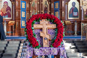 Митрополит Воронежский и Лискинский Леонтий возглавил служение Божественной литургии в Благовещенском кафедральном соборе, совершил диаконскую хиротонию и молебен перед началом доброго дела.