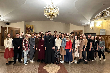 Молодежная группа БКС поздравила руководителя с днем рождения