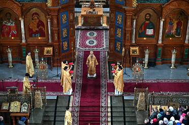 За Божественной литургией прозвучали богослужебные песнопения П.И. Чайковского.  Исполнение было посвящено 185-летию со дня рождения великого русского композитора.