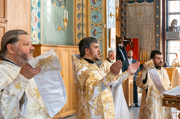 Литургия в день отдания праздника Преображения Господня. День памяти Святителя Тихона, епископа Воронежского, Задонского чудотворца