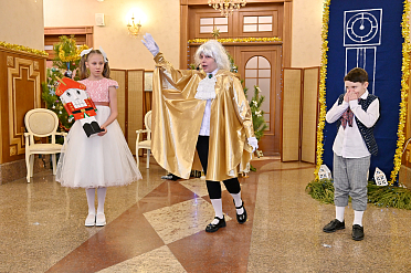 В Благовещенском кафедральном соборе г. Воронежа учащимися воскресной школы был показан рождественский спектакль «Щелкунчик»