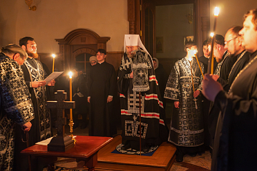 После отпуста вечерни митрополит Воронежский и Лискинский Леонтий возглавил заупокойную литию